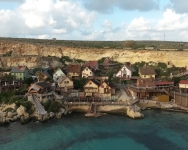 Деревня Попей, популярное туристическое место наберегу