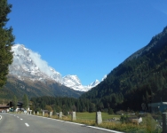 Швейцария. Альпы. По направлению к перевалу Зюстен