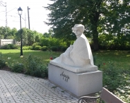 Юрмала. Памятник поэтессе Аспазии